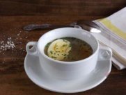 Куриный бульон с яйцом - рецепт