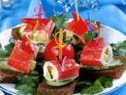 Канапе с крабовыми палочками