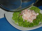 Листья салата с сыром