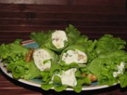 Листья салата с сыром