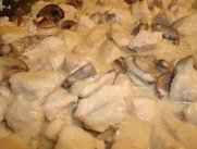 Готовим молочный соус с грибами