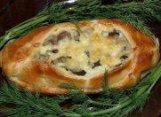 Лодочки из слоеного теста с картофелем и мясом