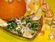 Овощной салат с сыром и куркумой