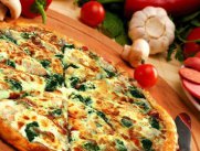 Изысканная пицца с белым соусом