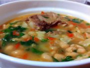 Фасолевый суп с говядиной и овощами