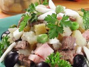 Салат острый мясной с огурцами