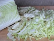 Оригинальный мясной салат с пекинской капустой