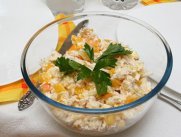 Фруктовый салат с курицей и ананасом