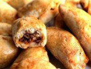 Как приготовить маленькие пирожки с мясом?