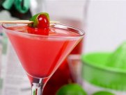 Вкусный коктейль с вишневым соком