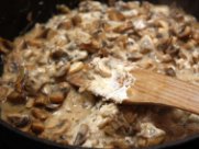 Готовим соус с грибами и ветчиной