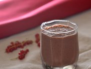 Молочный коктейль с какао и медом