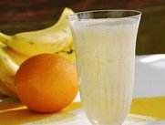 Молочный коктейль с апельсином и бананом