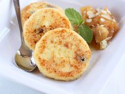 Как готовить сырники с манкой?