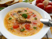 Борщ с солеными помидорами